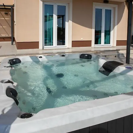 Stephanie * Ровиньско село