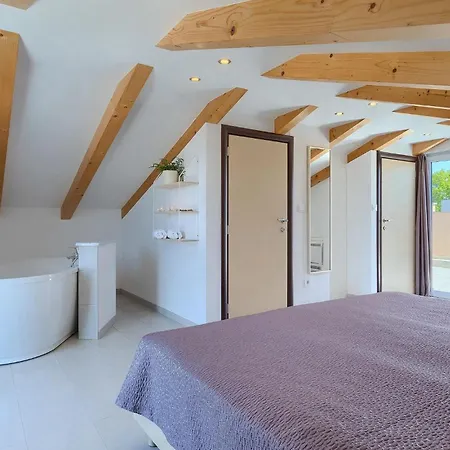 Stephanie Holiday home *